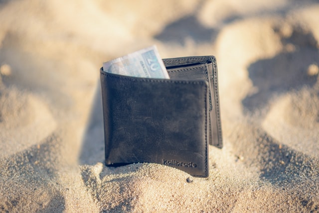 black-wallet
